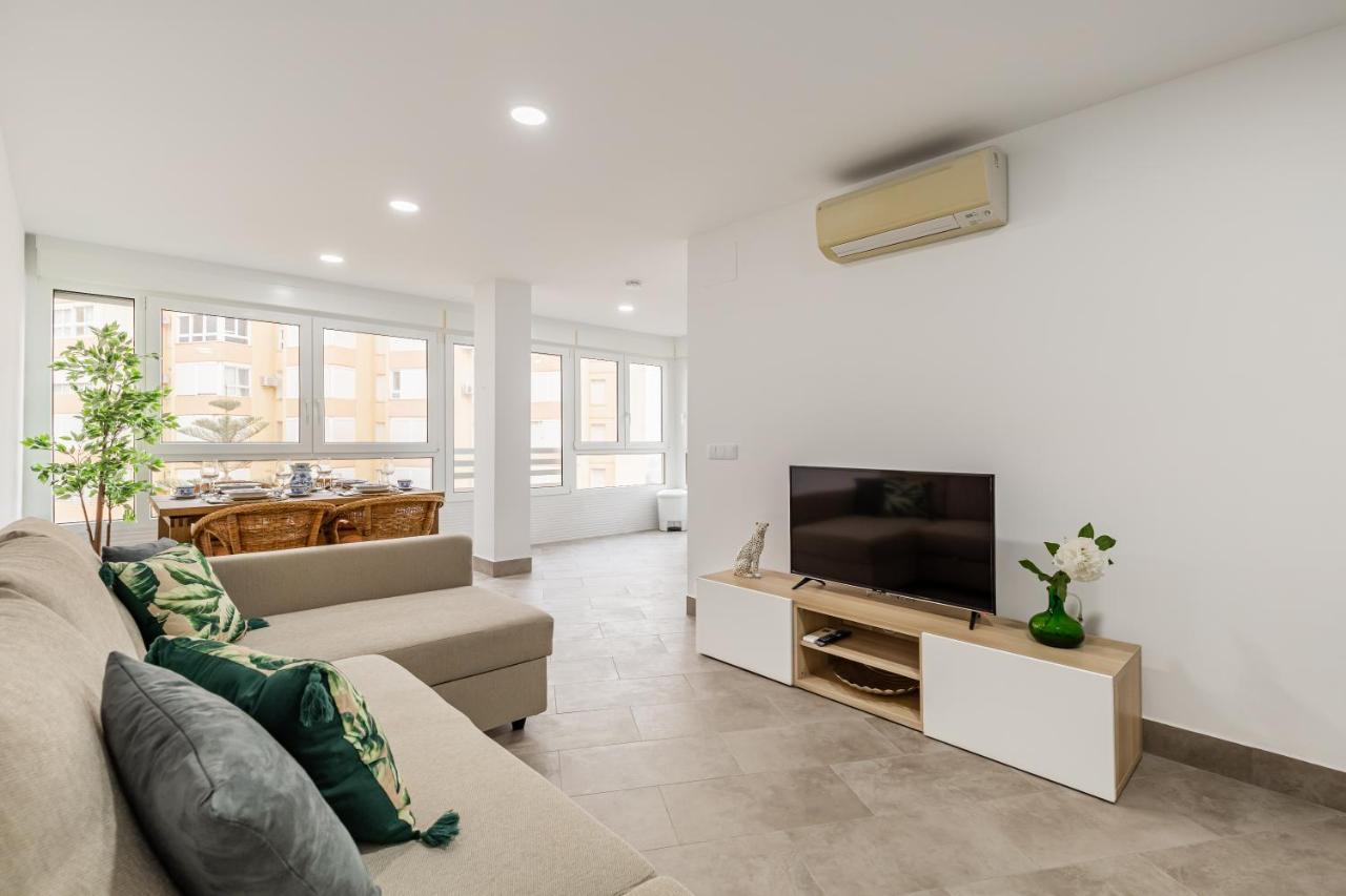 Modern Apartment Steps From The Beach Торрокс-Коста Экстерьер фото
