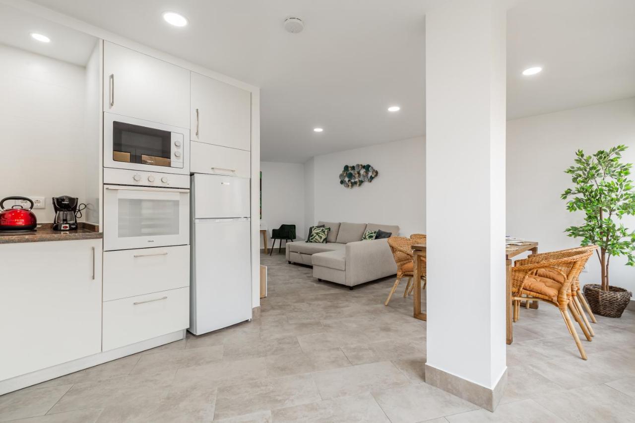 Modern Apartment Steps From The Beach Торрокс-Коста Экстерьер фото